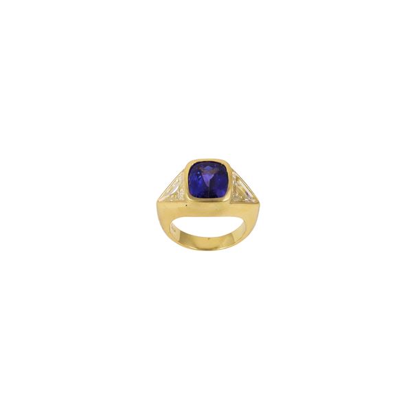 18KT GOLD, TANZANITE AND DIAMOND (Chipped) RING