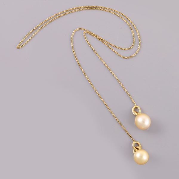 * 18KT GOLD AND CULTURED PEARL NECKLACE