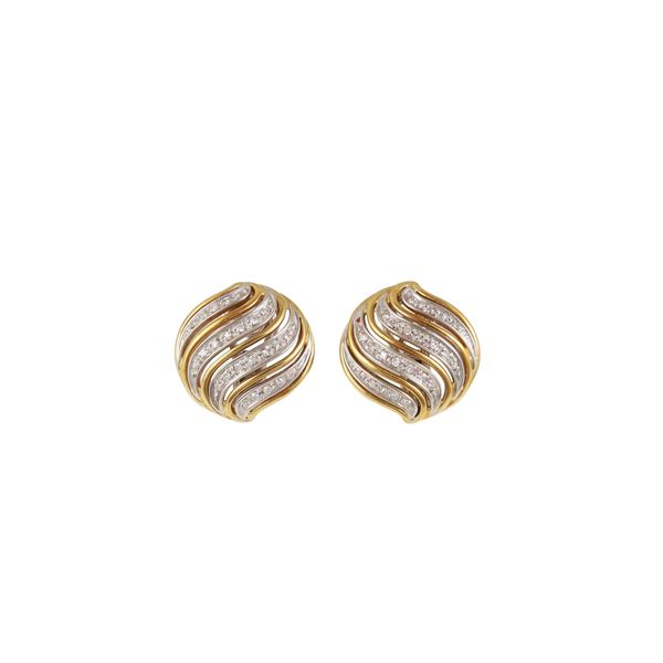 18KT GOLD AND DIAMONDS EARRINGS