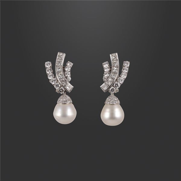 18KT GOLD, DIAMONDS AND SOUTH SEA CULTURED PEARLS EARRINGS