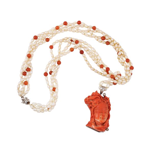 ~ PENDANT WITH CORAL, 18KT GOLD AND DIAMONDS. NECKLACE WITH FRESHWATER PEARLS AND CARNELIAN BEADS  - Auction IMPORTANT JEWELRY - Casa d'Aste International Art Sale