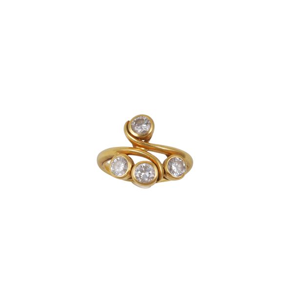 18KT GOLD AND DIAMONDS RING