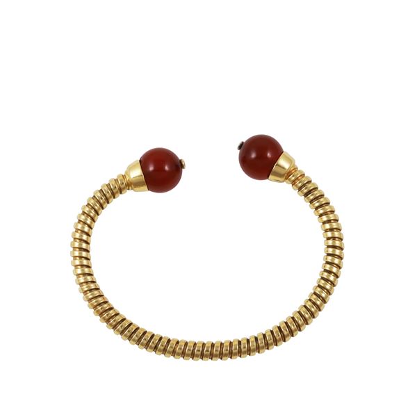 18KT GOLD AND CARNELIAN BRACELET