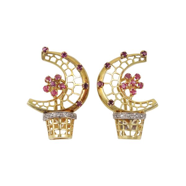 18KT GOLD, RUBIES AND DIAMONDS CLIP EARRINGS