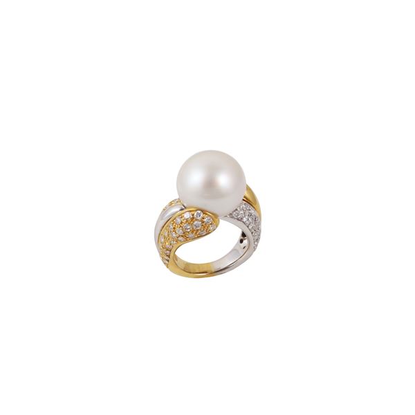 18KT GOLD, DIAMONDS AND SOUTH SEA CULTURED PEARL RING