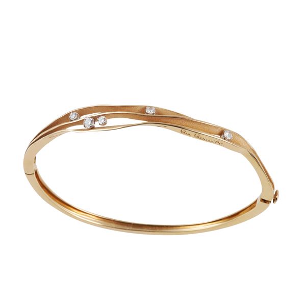 * 18KT GOLD AND DIAMONDS BANGLE