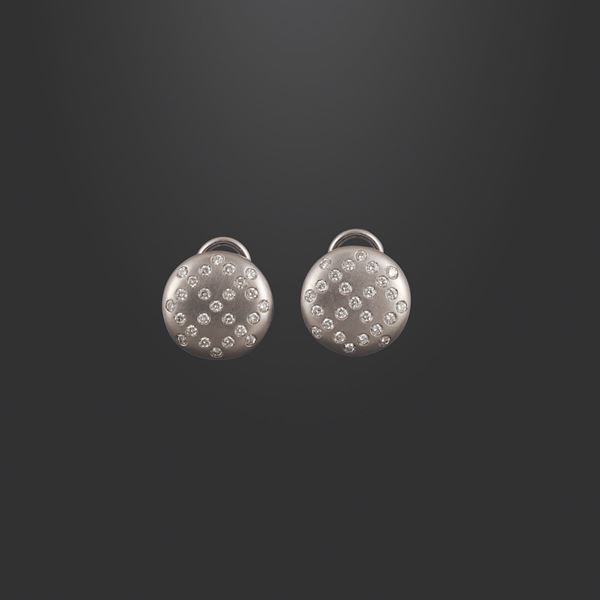 * 18 KT GOLD AND DIAMONDS CLIP EARRINGS