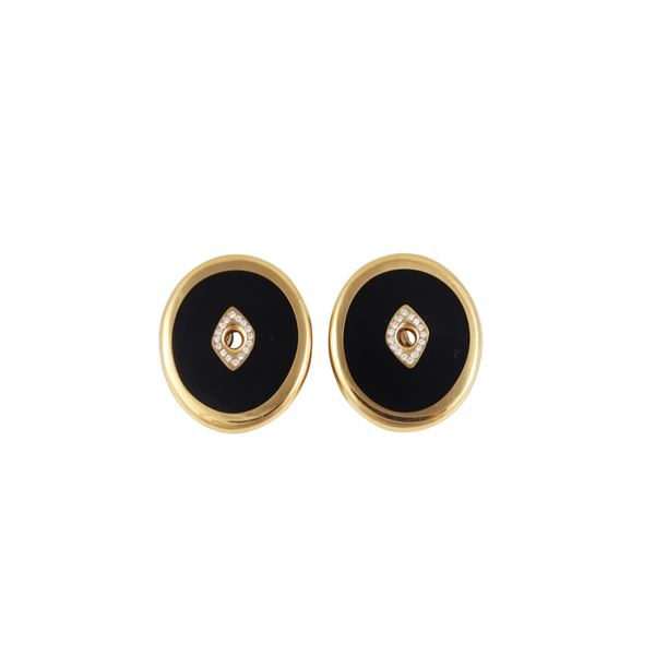 * 18KT GOLD, ONYX AND DIAMONDS EARRINGS