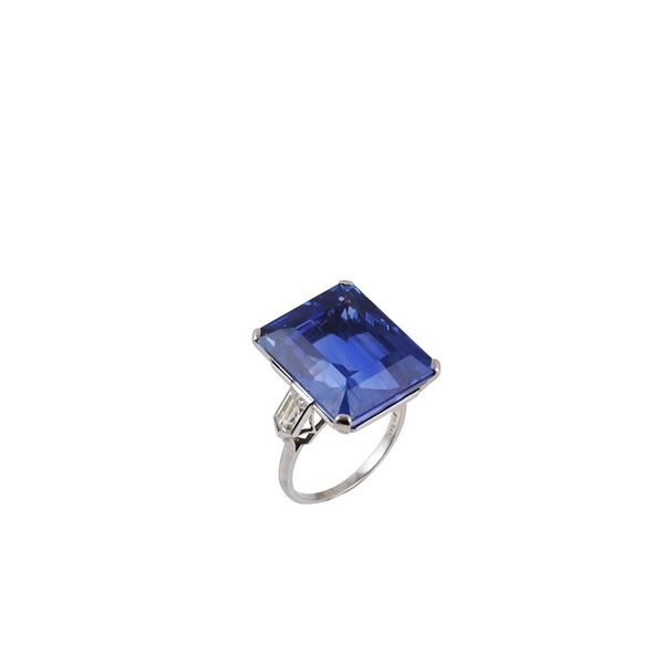 PLATINUM, SRI LANKA SAPPHIRE AND DIAMONDS RING