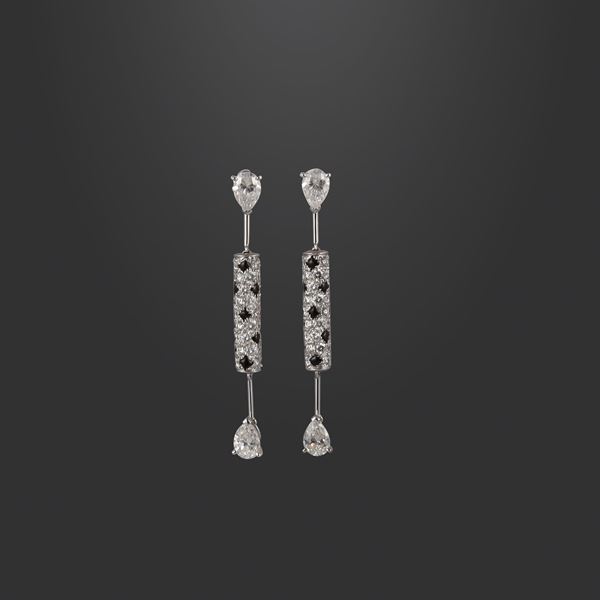 18KT GOLD, DIAMONDS AND ONYX EARRINGS, CARTIER