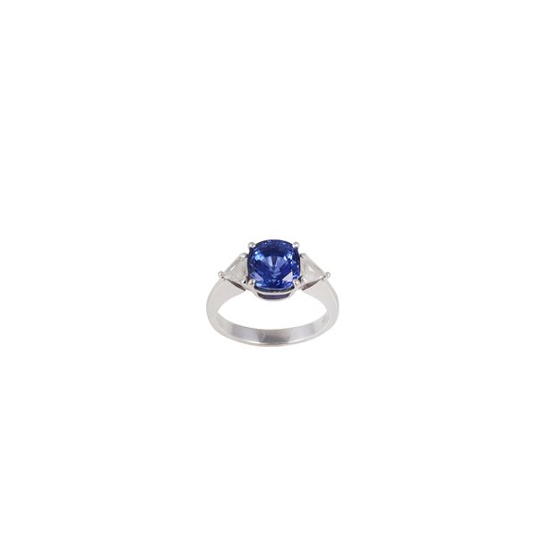 18KT GOLD, SRI LANKA SAPPHIRE AND DIAMONDS RING  - Auction IMPORTANT JEWELRY - Casa d'Aste International Art Sale