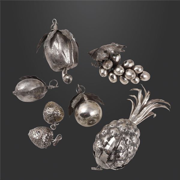 800 SILVER LOT OF SEVEN FRUITS  - Auction IMPORTANT JEWELRY - Casa d'Aste International Art Sale