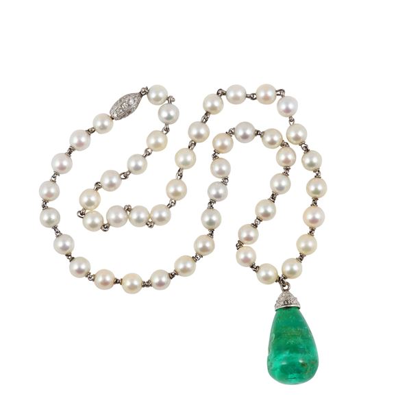 PLATINUM, SMOOTH BRIOLETTE COLOMBIA EMERALD, PEARLS AND DIAMONDS NECKLACE  - Auction IMPORTANT JEWELRY - Casa d'Aste International Art Sale