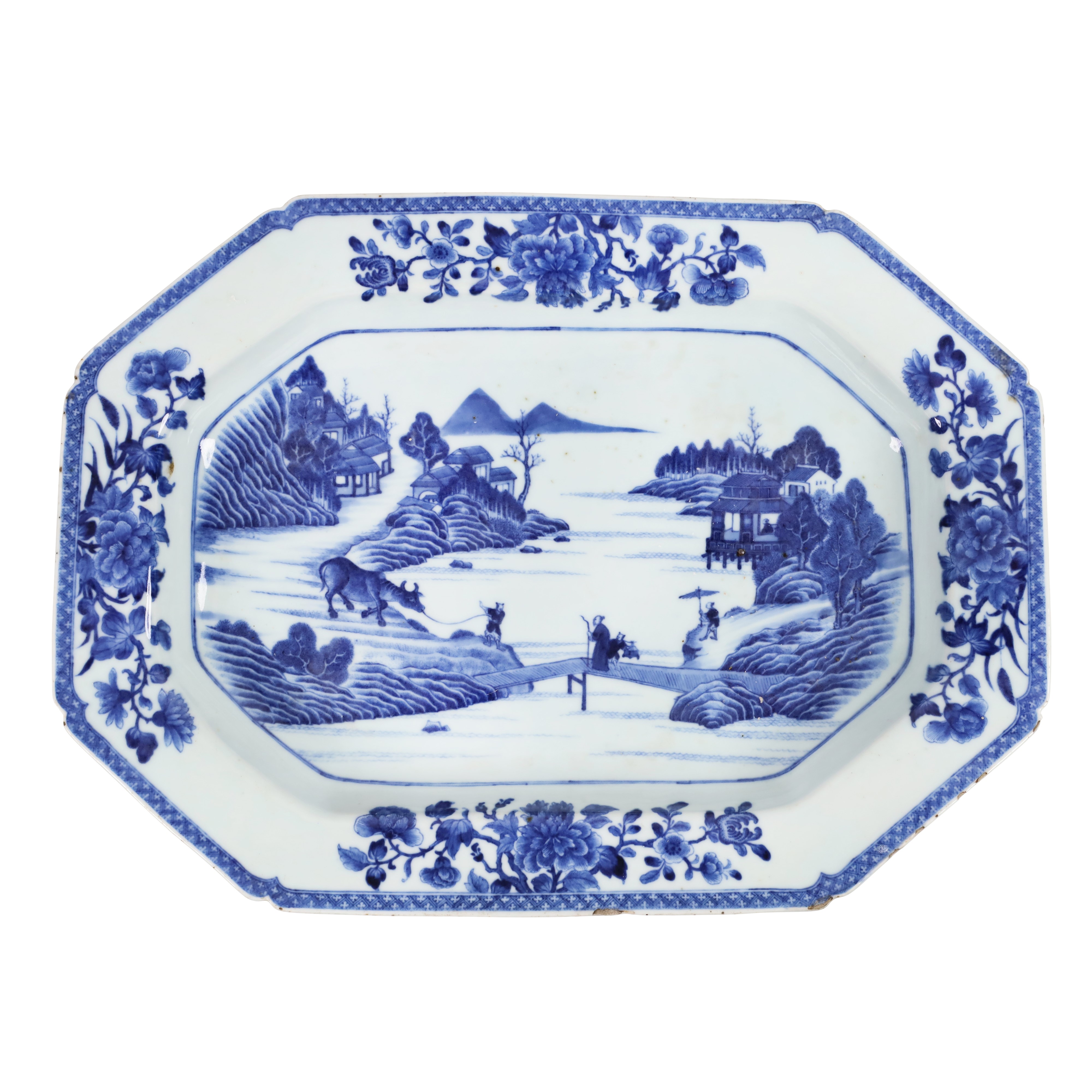 VASSOIO CON ZUPPIERA E COPERCHIO