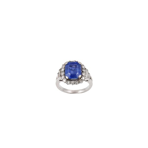 PLATINUM, SRI LANKA SAPPHIRE AND DIAMONDS RING