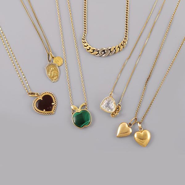 18KT GOLD LOT OF SIX CHAINS AND PENDANTS