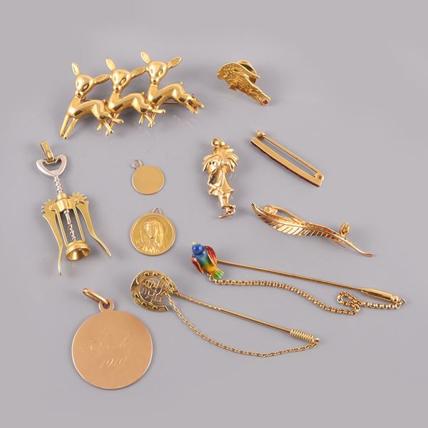 LOT OF 18KT GOLD SIX BROOCHES AND FIVE PENDANTS