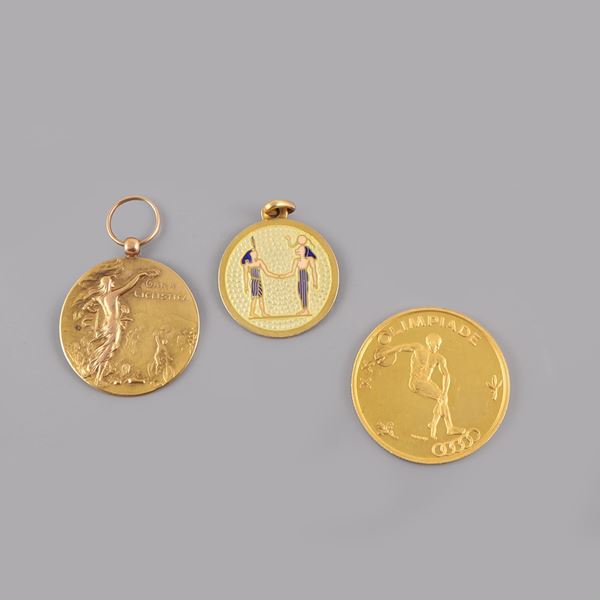lot of three medals, one of which is in high-titre gold and two in 18KT gold