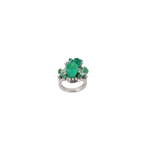 18KT GOLD, ROUGH EMERALD CRYSTALS, SQUARE CUT EMERALDS AND DIAMONDS RING