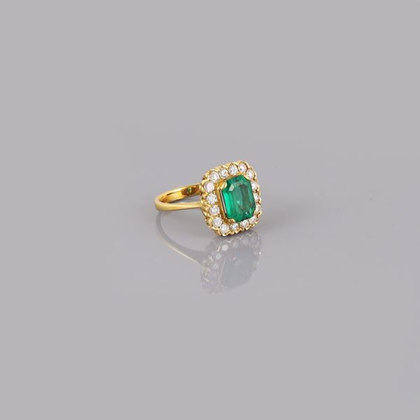 18KT GOLD, DIAMONDS AND SYNTHETIC GEM RING