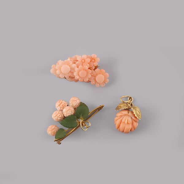 ~ lot of two brooches and one 18KT gold pendant with corals and jadeites