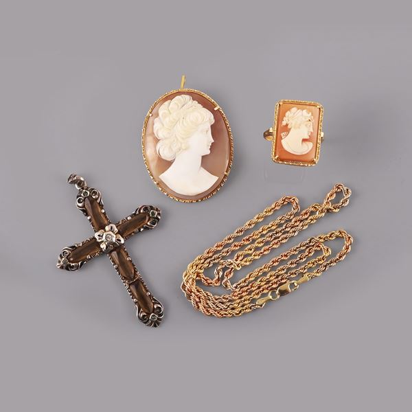 LOT OF 18KT GOLD BROOCH-PENDANT, RING AND NECKLACE. 935 SILVER CROSS PENDANT WITH SYNTHETIC GEMS   - Auction JEWELS OF THE HEART - Casa d'Aste International Art Sale