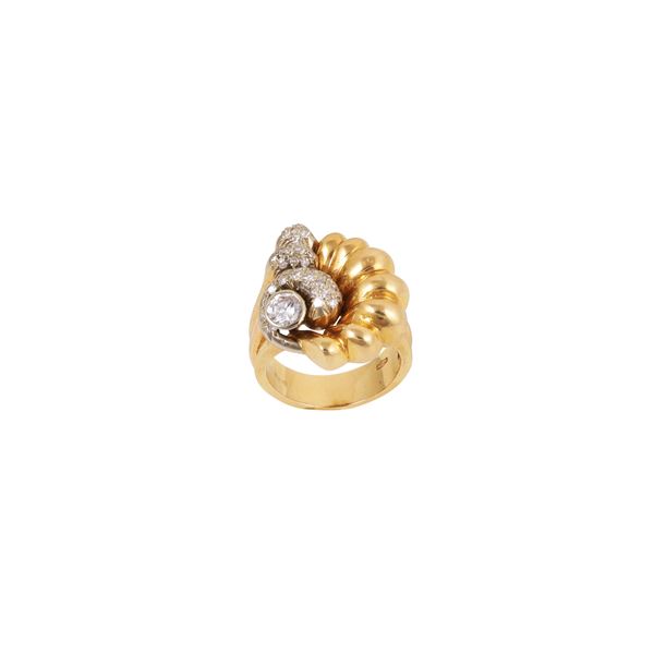 18KT GOLD AND DIAMONDS RING