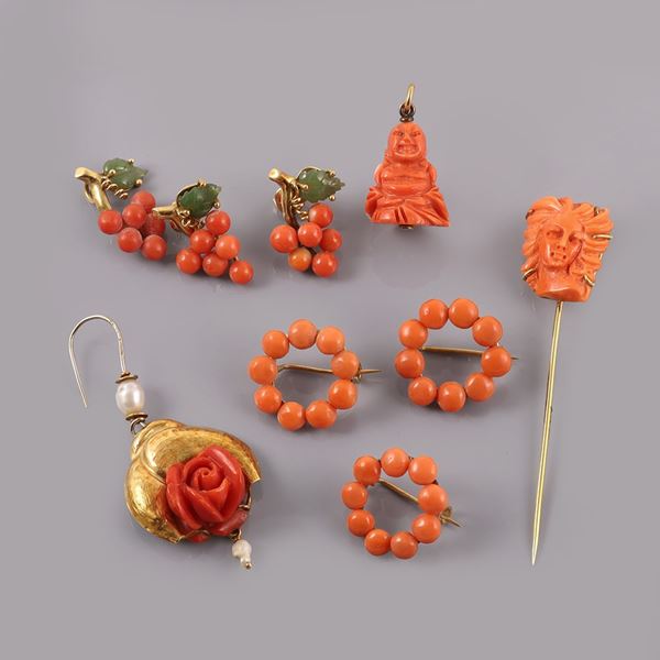 ~ 18KT GOLD LOT OF EARRINGS, PENDANTS, BROOCHES WITH, CORALS, CHRYSOPRASE AND FRESHWATER PEARLS