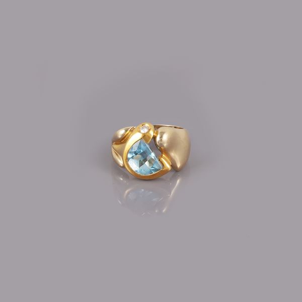 18KT GOLD, BLUE TOPAZ AND DIAMOND RING