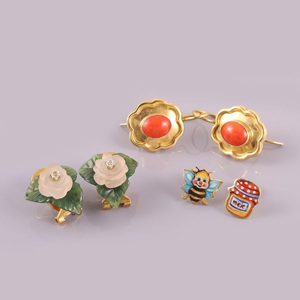 18KT GOLD LOT OF THREE PAIRS OF EARRINGS