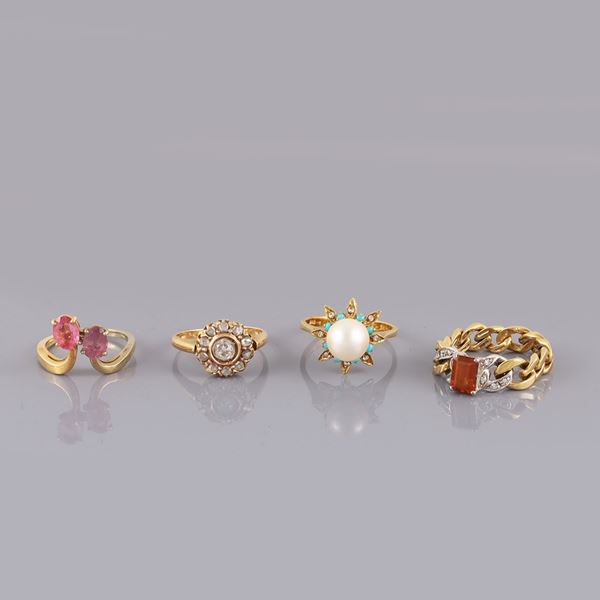 LOT OF FOUR 18KT GOLD RINGS WITH DIAMOND, QUARTZ, TOURMALINE, CULTURED PEARL AND TURQUOISE