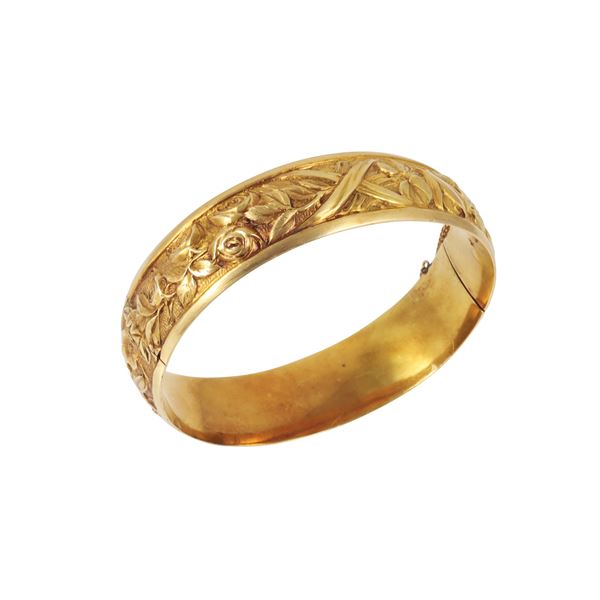 18KT GOLD BANGLE