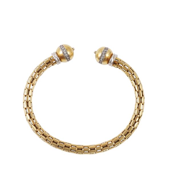 18KT GOLD AND DIAMONDS BANGLE