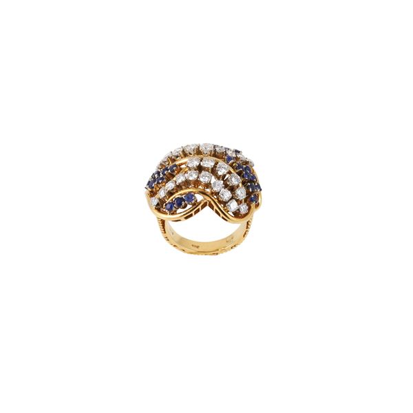 18KT GOLD, DIAMONDS AND SAPPHIRES RING