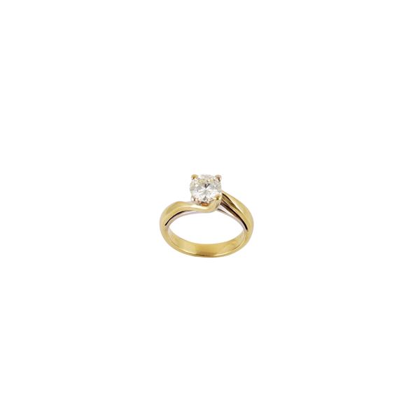 18KT GOLD AND DIAMOND RING