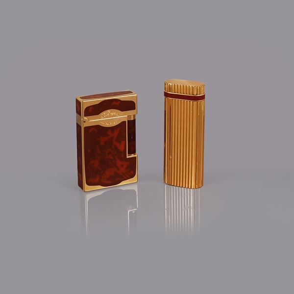 LOT OF TWO GOLD-PLATED LIGHTERS SIGNED CARTIER AND DUPONT