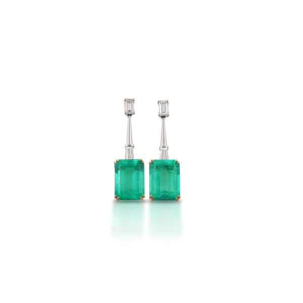 18KT GOLD, COLOMBIA EMERALD AND DIAMOND EARRINGS