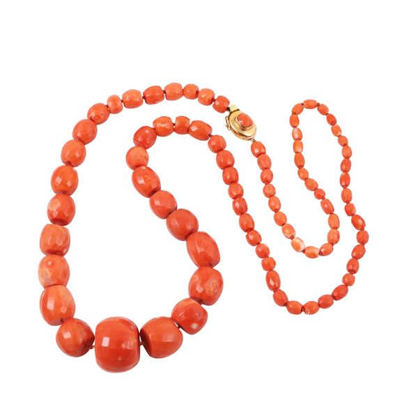 18KT GOLD AND CORAL NECKLACE