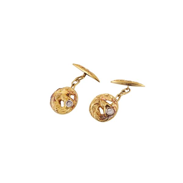 18KT GOLD AND DIAMOND CUFFLINKS