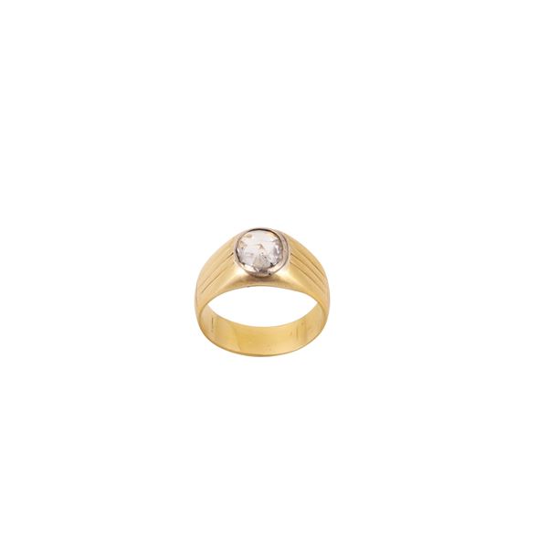 18KT GOLD AND DIAMOND RING