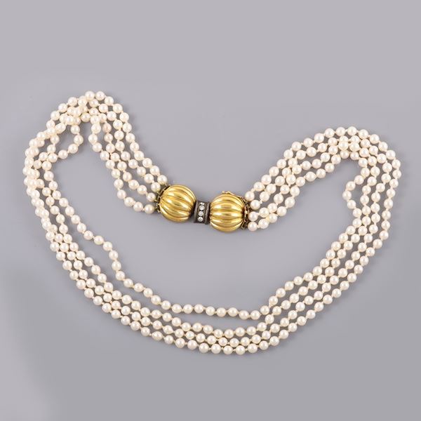 18KT GOLD, DIAMONDS AND CULTURED PEARLS NECKLACE