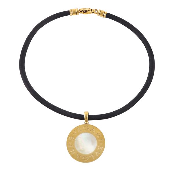 18KT GOLD, STEEL, MOTHER OF PEARL AND ONYX DOUBLE FACE PENDANT WITH RUBBER NECKLACE, BULGARI "Bvulgari Bvulgari"