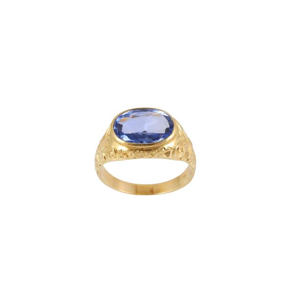 18KT GOLD AND SAPPHIRE RING
