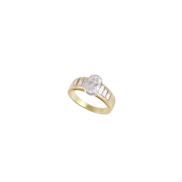 18KT GOLD AND DIAMONDS RING