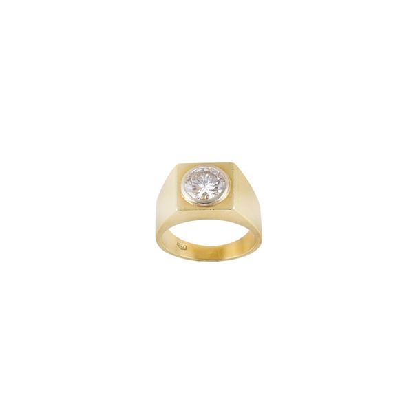 18KT GOLD AND DIAMOND RING