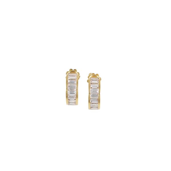 18KT GOLD AND DIAMOND EARRINGS