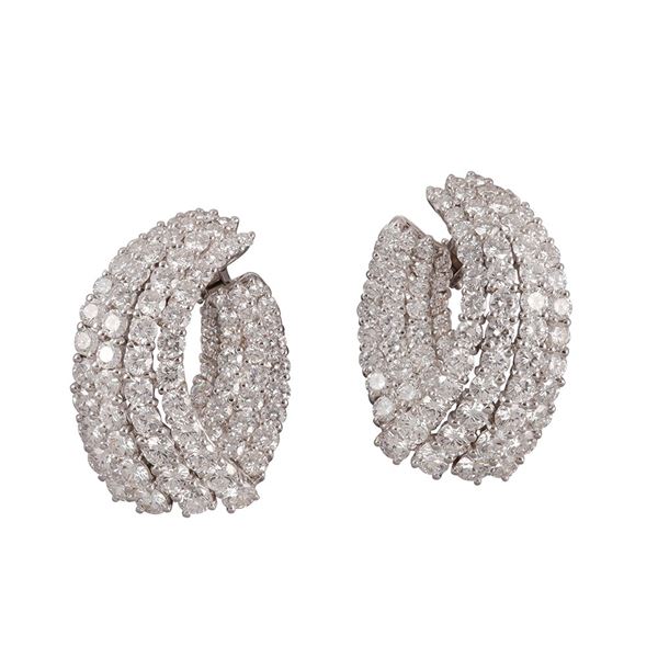 18KT GOLD AND DIAMOND EARRINGS
