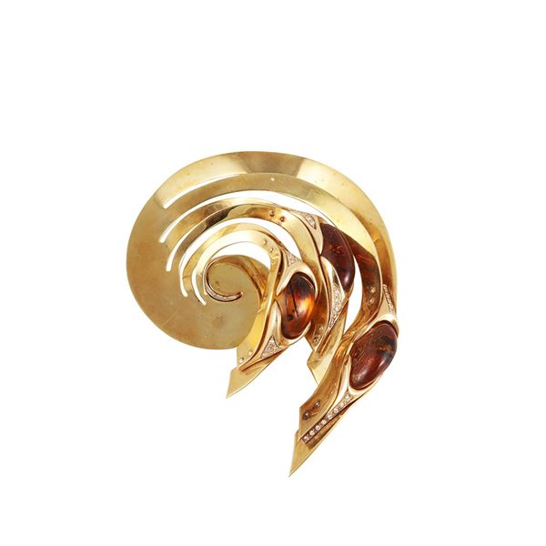 18KT GOLD, AMBER AND DIAMOND BROOCH
