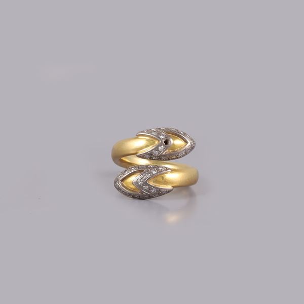 18KT GOLD AND DIAMONDS RING