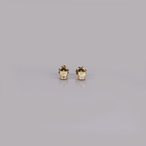 18KT GOLD AND DIAMOND EARRINGS
